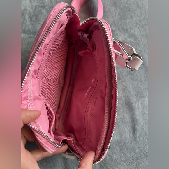 Lululemon Everywhere Belt Bag Convertible - Picture 3 of 5